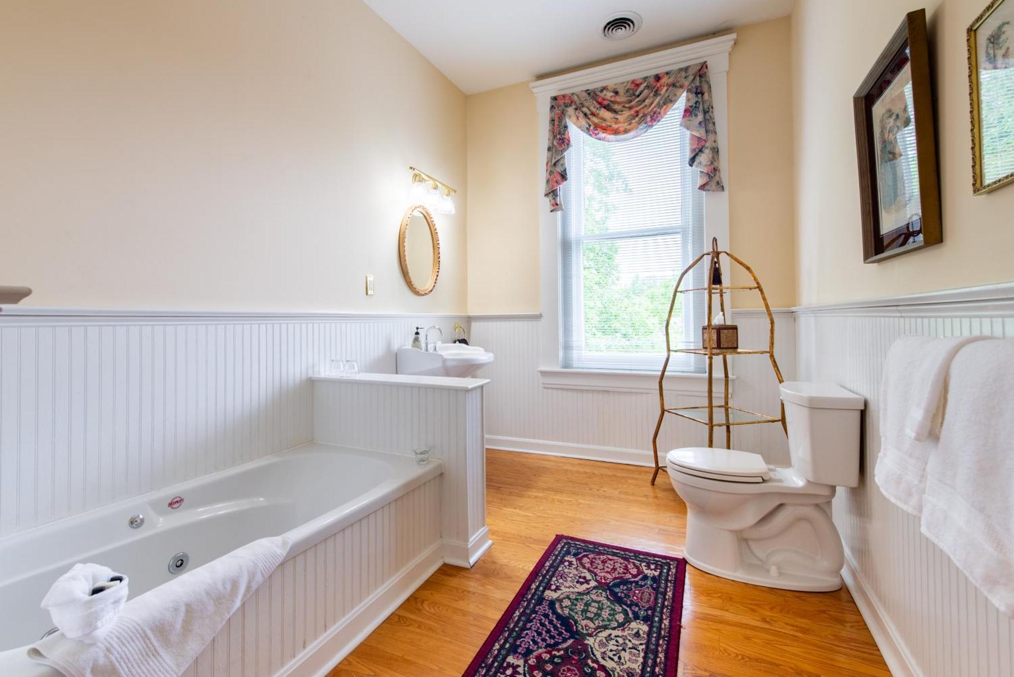 Dupont Mansion Bed & Breakfast Луисвил Стая снимка