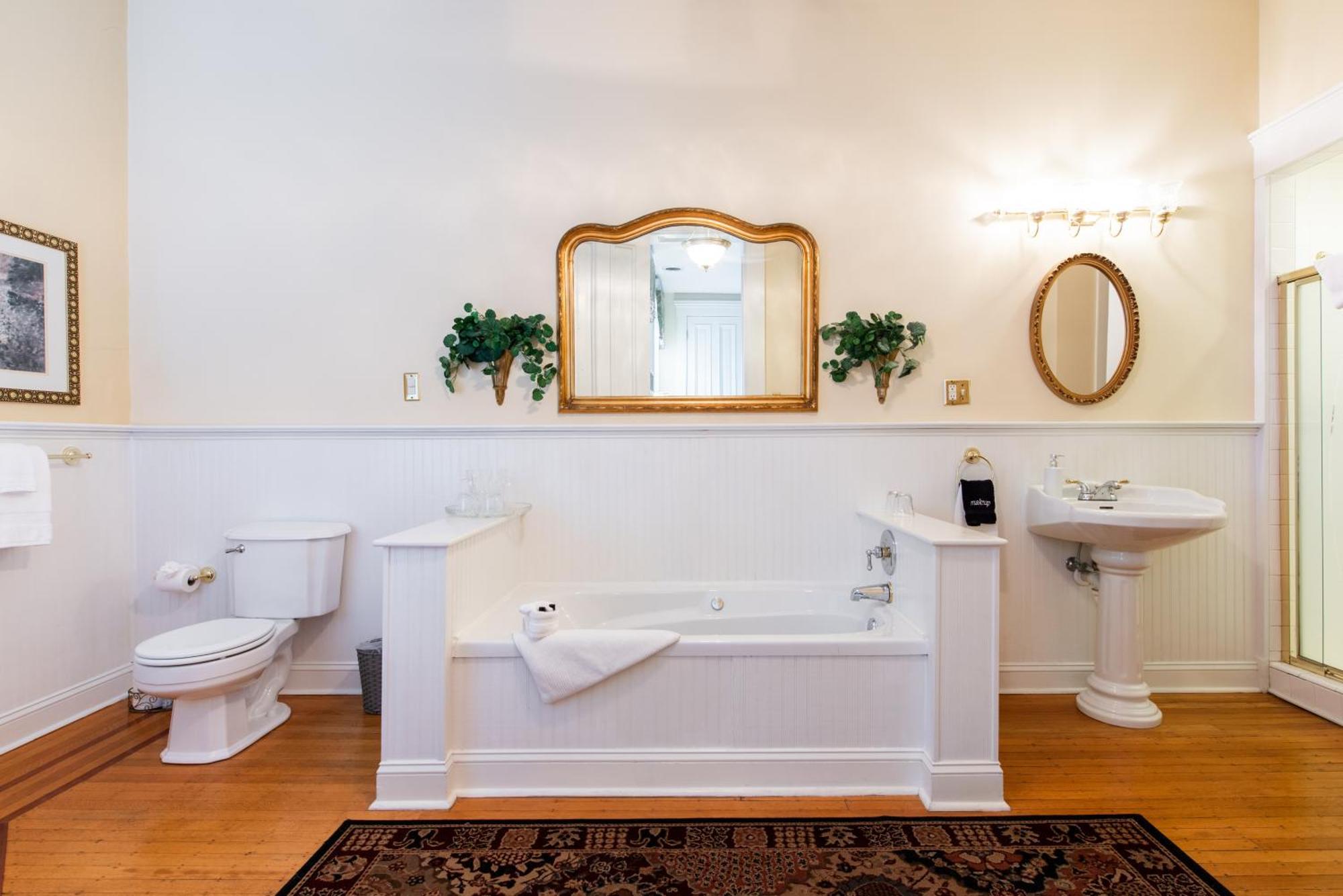 Dupont Mansion Bed & Breakfast Луисвил Стая снимка