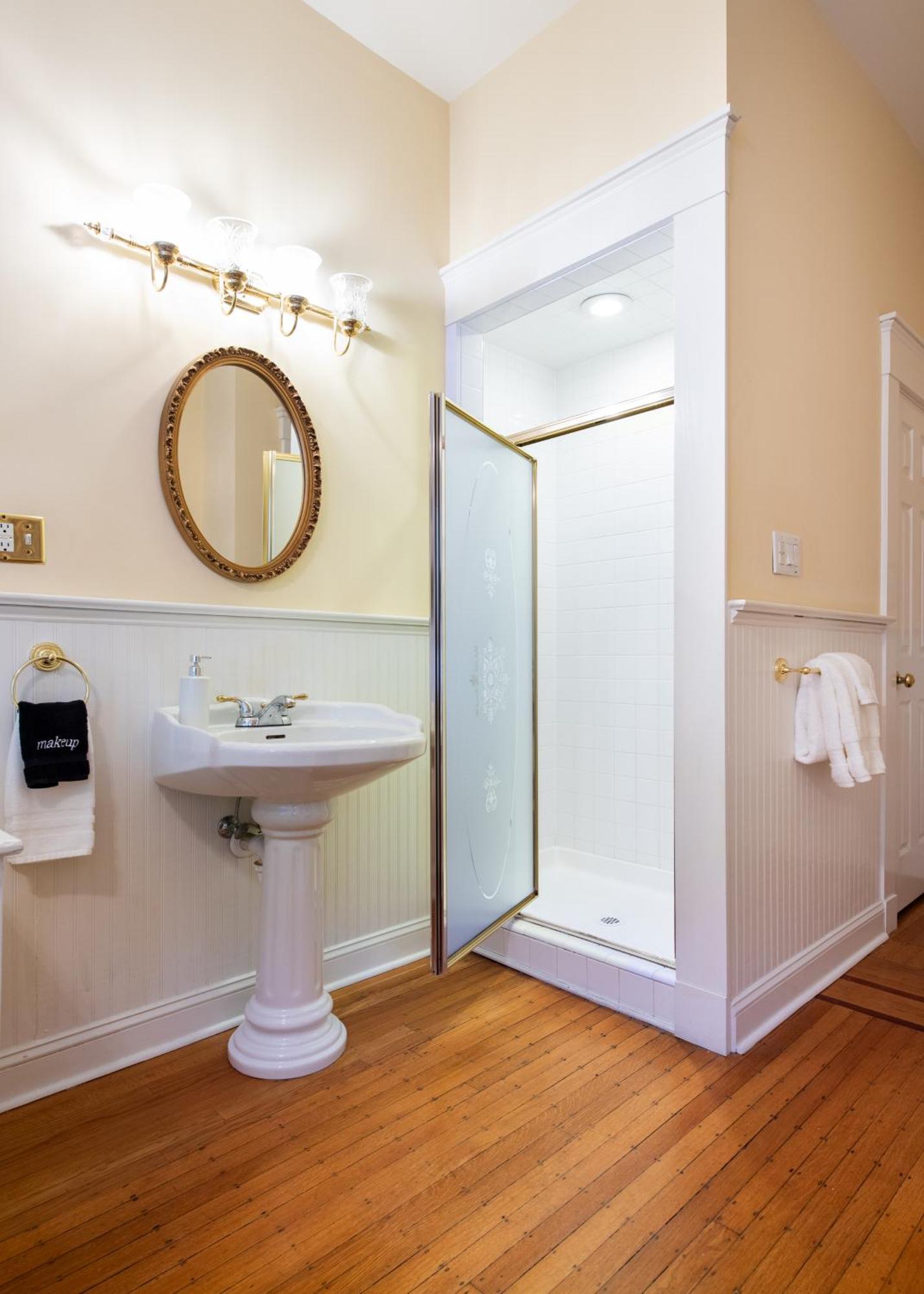 Dupont Mansion Bed & Breakfast Луисвил Стая снимка