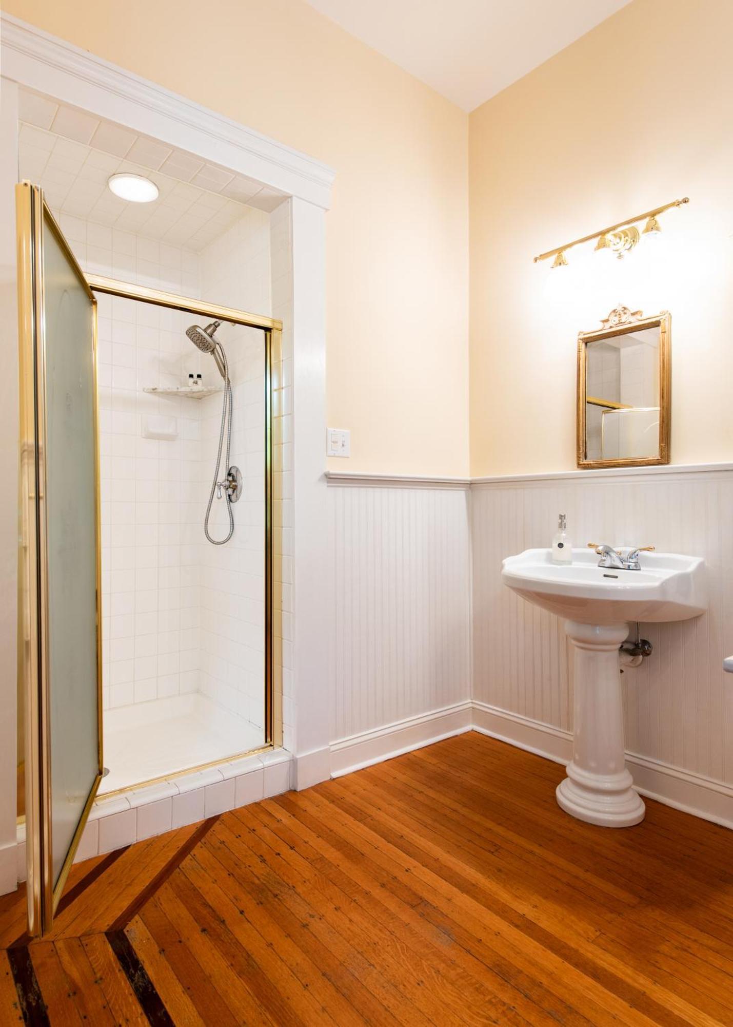 Dupont Mansion Bed & Breakfast Луисвил Екстериор снимка