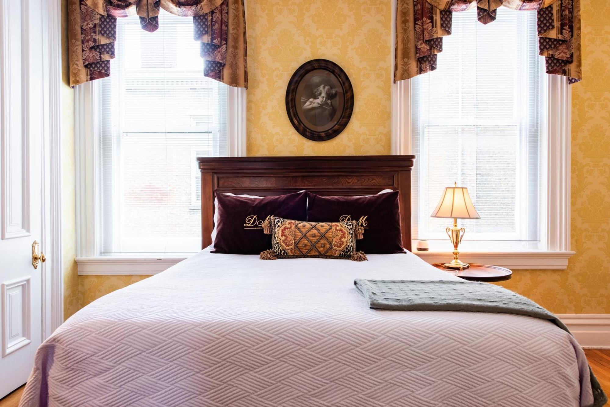 Dupont Mansion Bed & Breakfast Луисвил Стая снимка