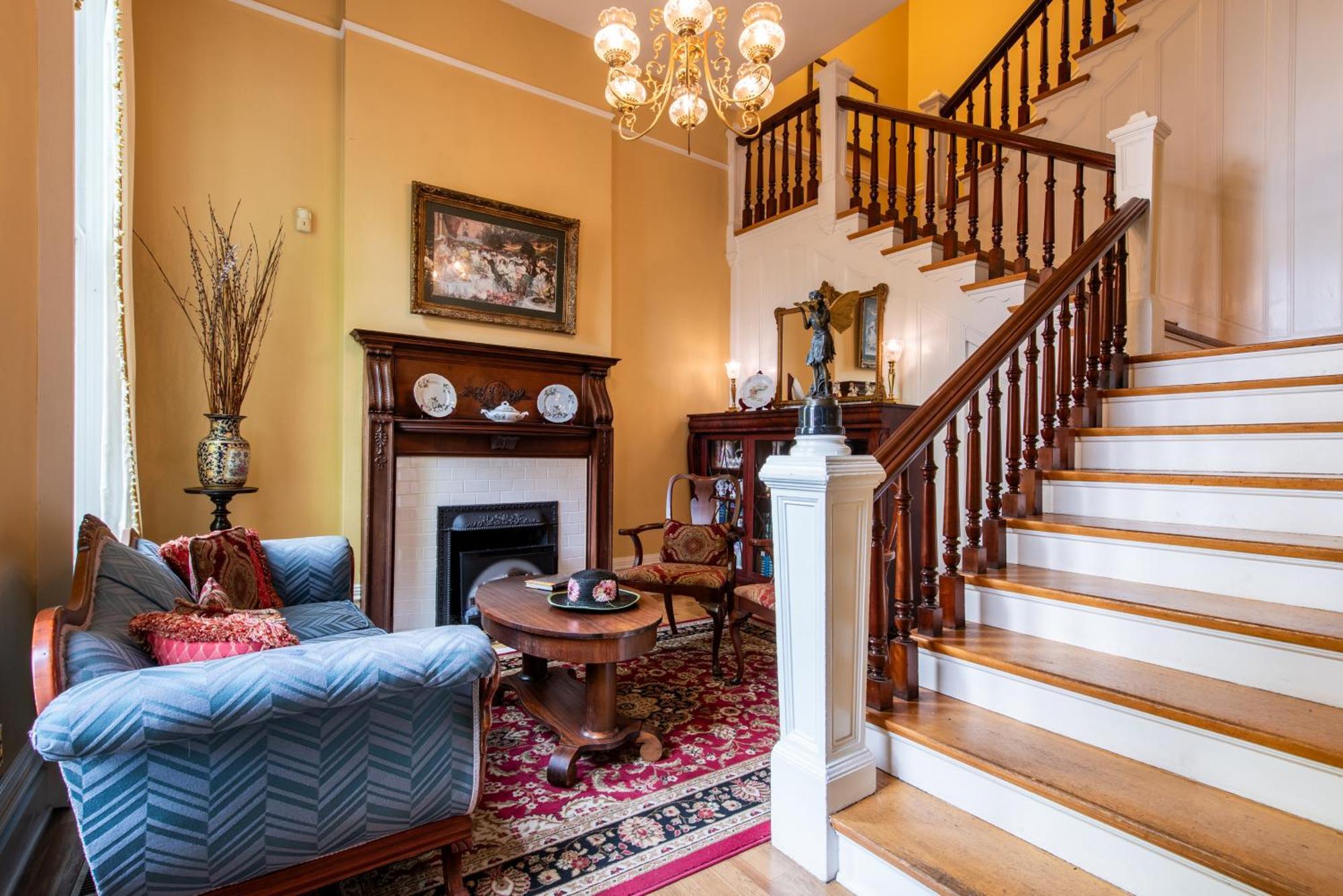 Dupont Mansion Bed & Breakfast Луисвил Екстериор снимка
