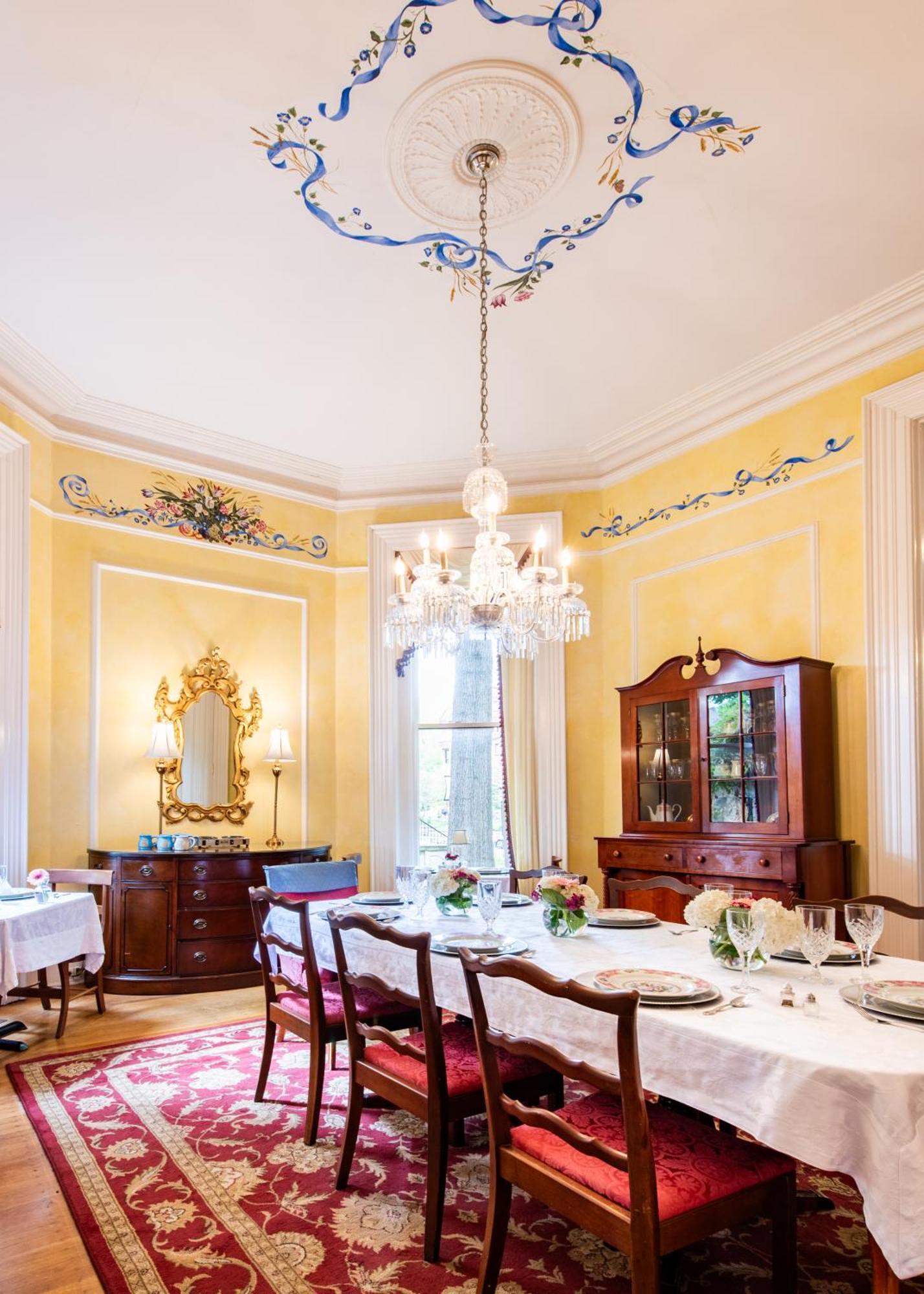Dupont Mansion Bed & Breakfast Луисвил Екстериор снимка