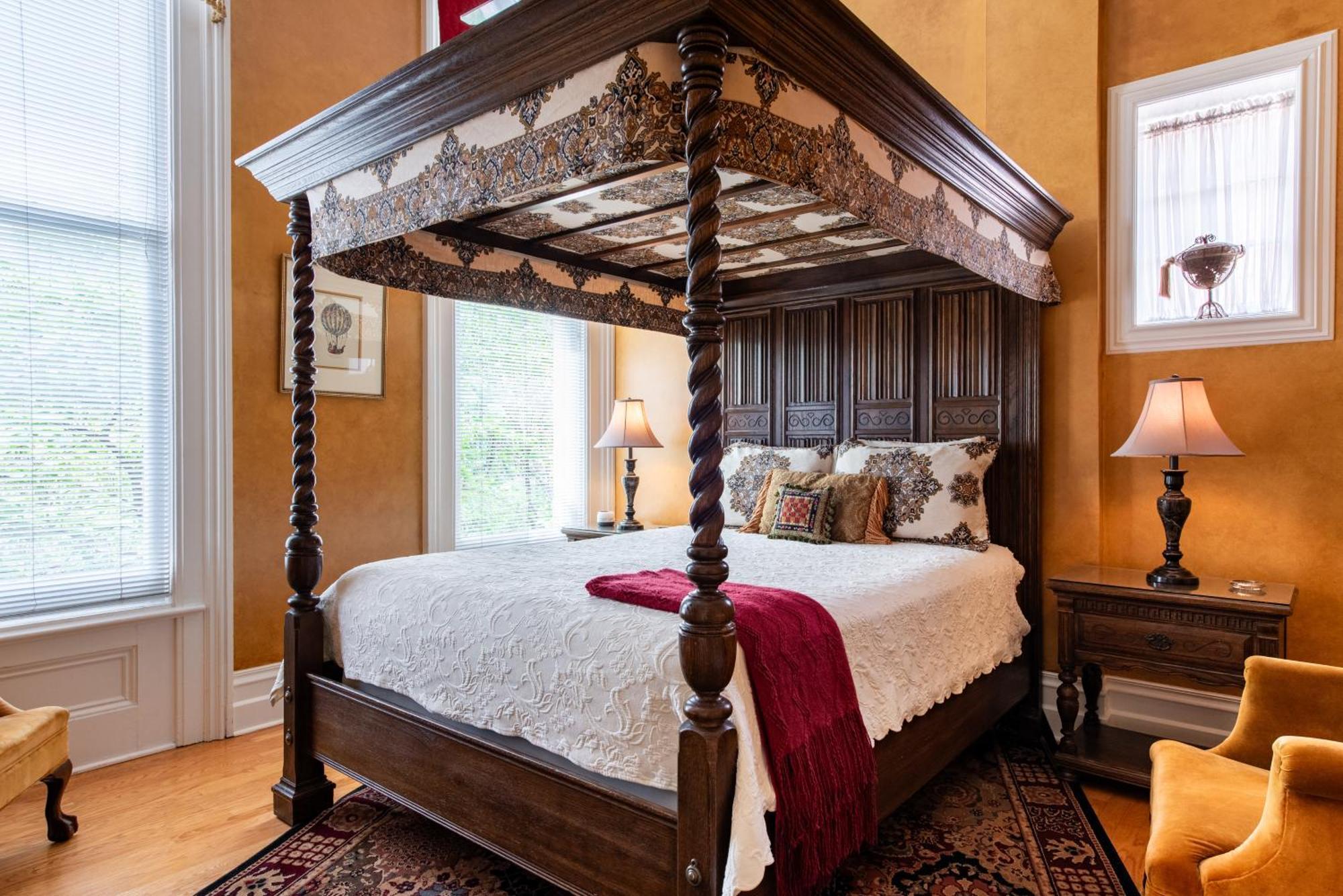 Dupont Mansion Bed & Breakfast Луисвил Стая снимка