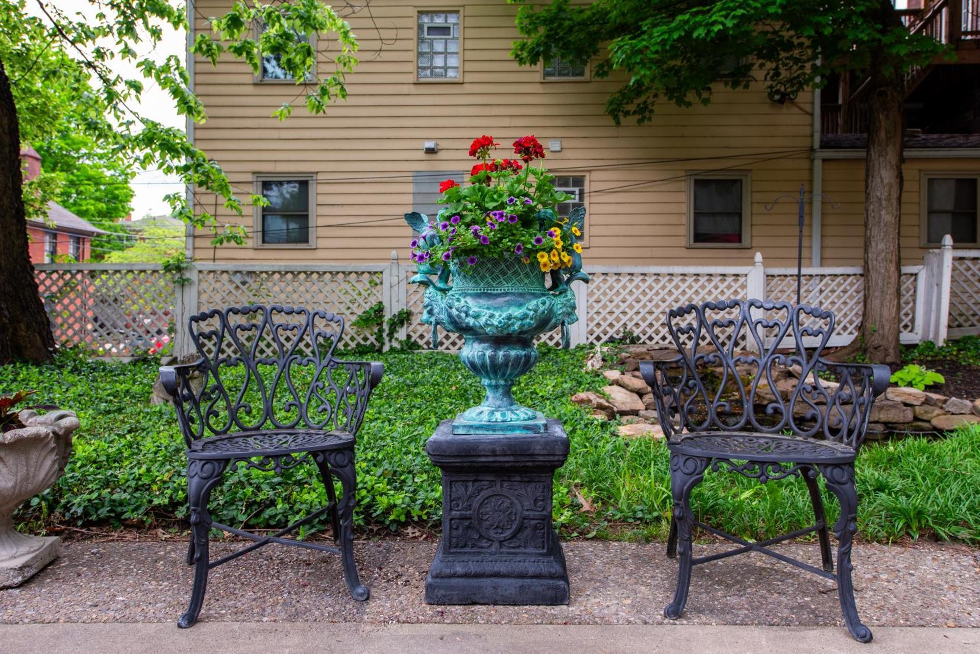 Dupont Mansion Bed & Breakfast Луисвил Екстериор снимка
