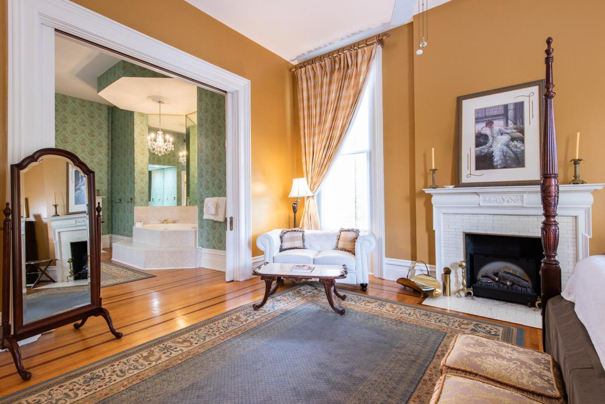Dupont Mansion Bed & Breakfast Луисвил Стая снимка
