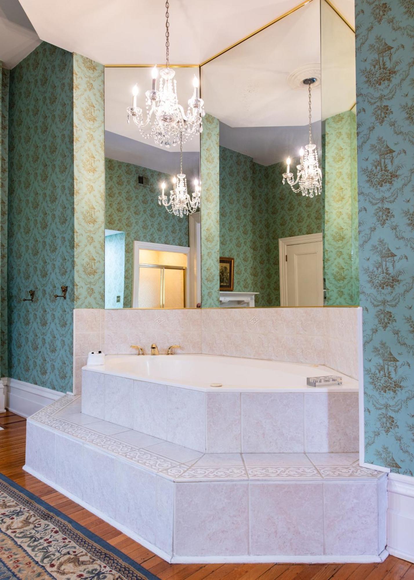 Dupont Mansion Bed & Breakfast Луисвил Стая снимка